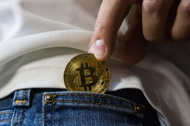 risks-of-bitcoin-back-pocket-middle-class-dad