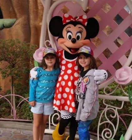 Campbell girls with Minnie Mouse Middle Class Dad