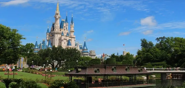 Disney FastPass+ Secrets Middle Class Dad Cinderella's Castle at Walt Disney World's Magic Kingdom